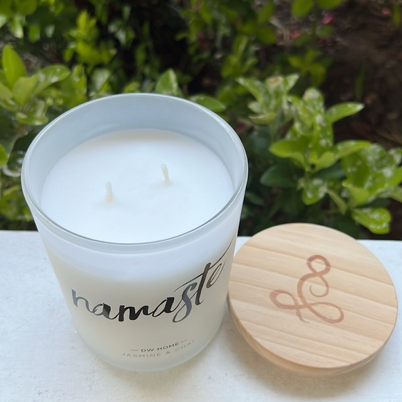 Jasmine & Chai DW Home Scented Candle - Picture 4 of 15